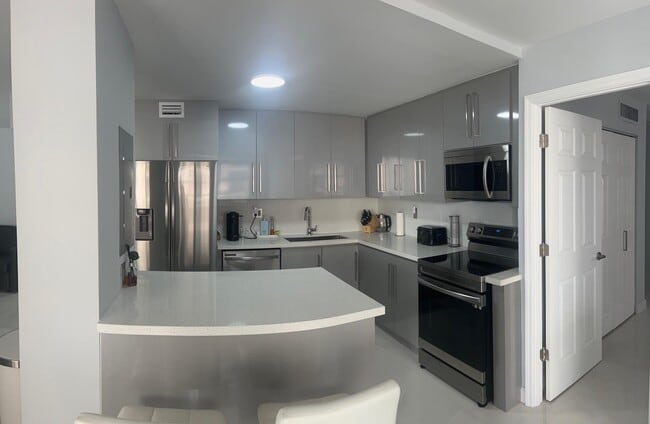 Building Photo - 1849 S Ocean Dr