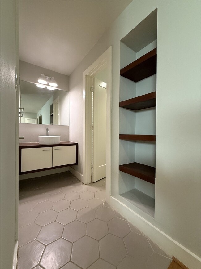 Building Photo - 4116 McDuffie St