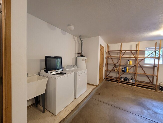 Building Photo - Spacious 3 bedroom 2 bath home in Kula-Available now!