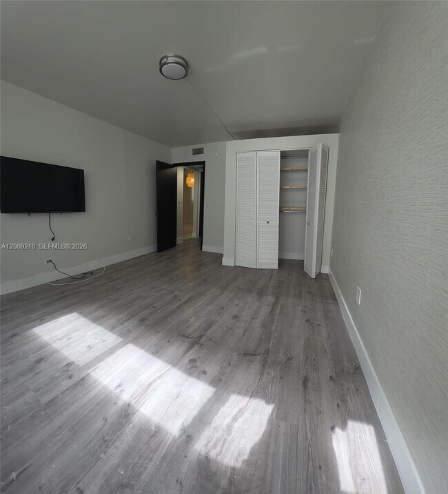 Building Photo - 250 Galen Dr