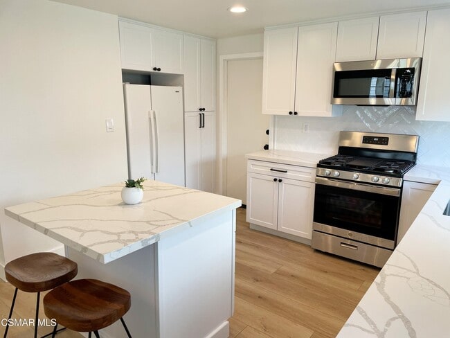 Building Photo - 382 Aristotle St