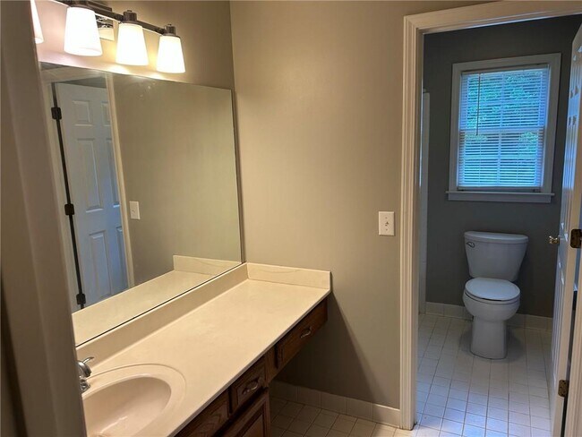 Building Photo - 490 Sherman Oaks Way