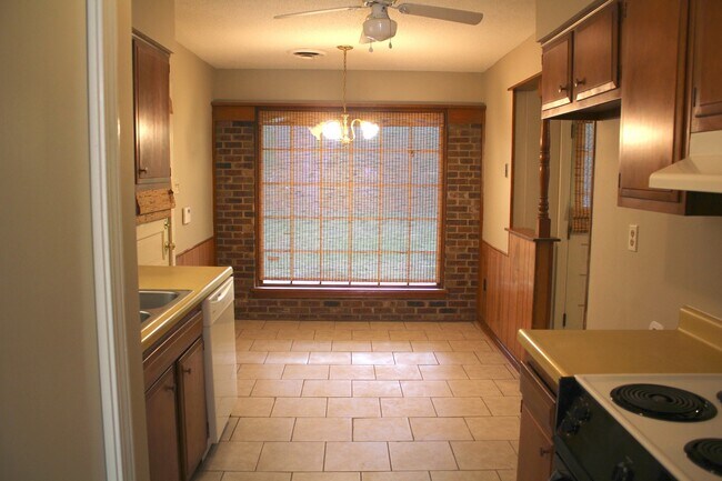 Building Photo - 3729 Village Oak Cove