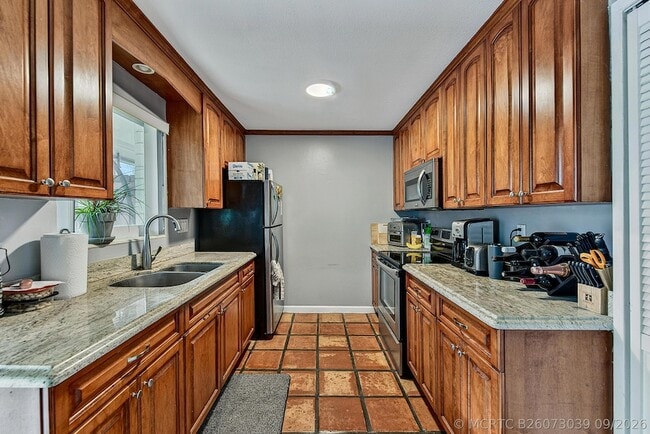 Building Photo - 701 NE 22nd Dr