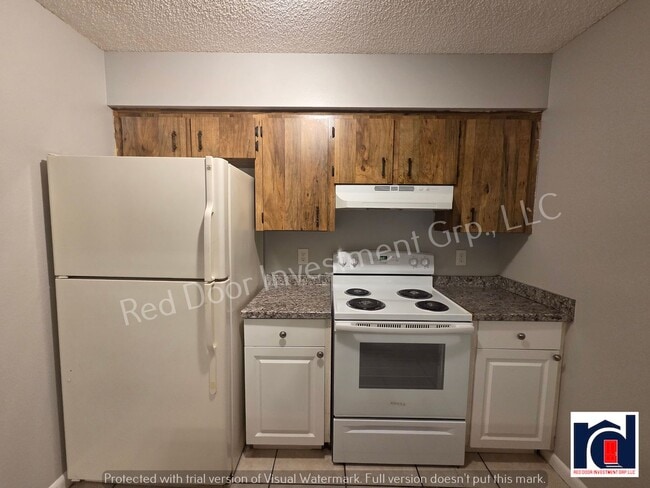 Building Photo - Spacious 2/2 quadplex