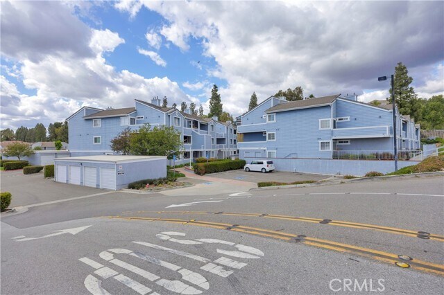 Building Photo - 111 S Lakeview Ave