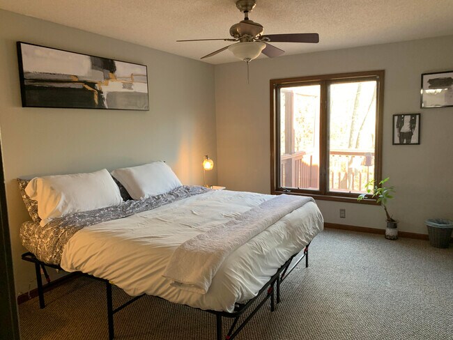 Building Photo - 107 Hollyridge Ln