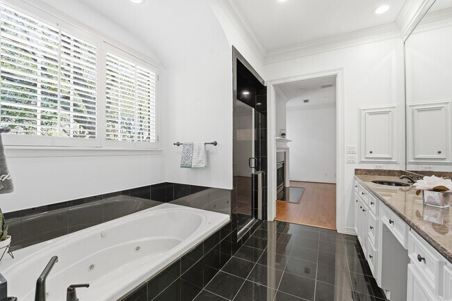 Building Photo - 3210 Maroneal St