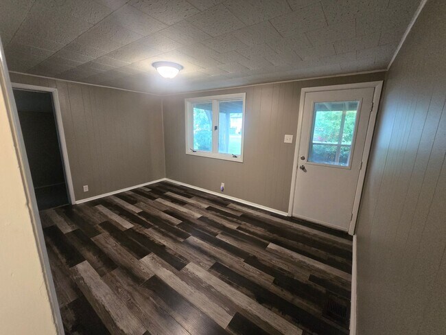 Building Photo - 3 Bedroom Home in Champaign!