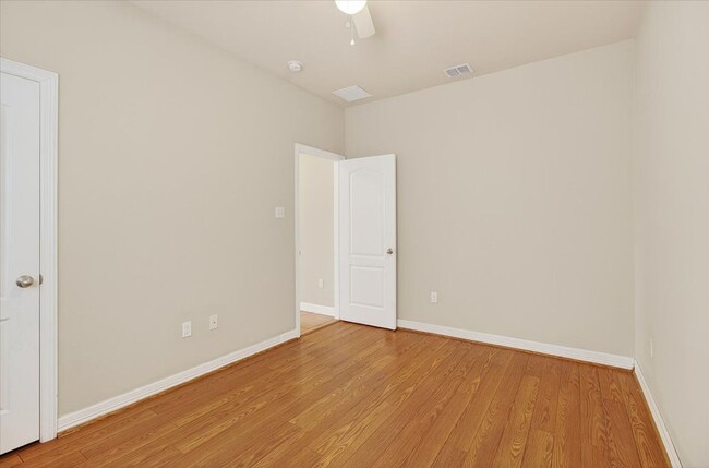 Building Photo - 6901 Anastasia Dr