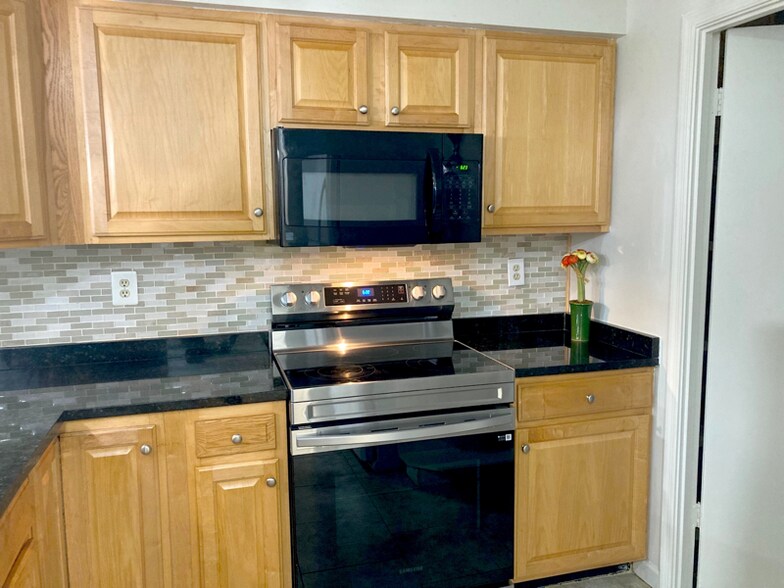 Building Photo - 1824 Bronzegate Blvd