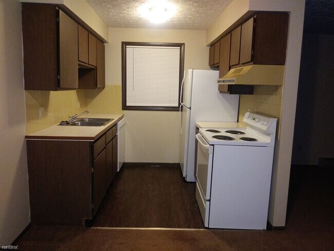 Building Photo - 797 Kerns Dr NE