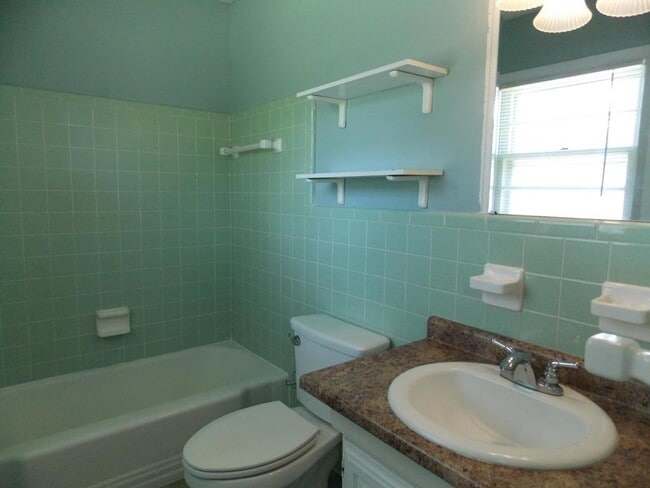 Building Photo - 403 Catherine Ave