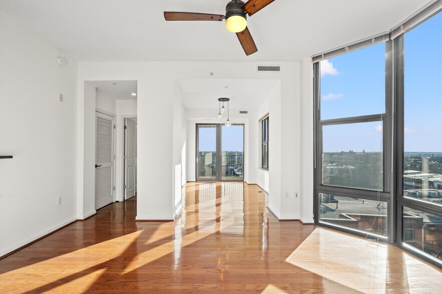 Living Room - Dining Room - 1390 Kenyon St NW