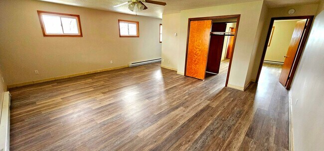 Building Photo - 253 Hillside Cir