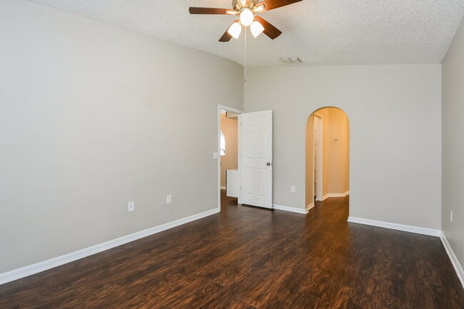 Building Photo - 4102 Iveyglen Ave