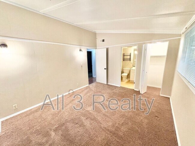 Building Photo - 435 Sherwood Rd