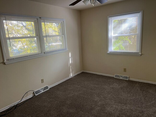 Building Photo - 929 Greenbrier Rd