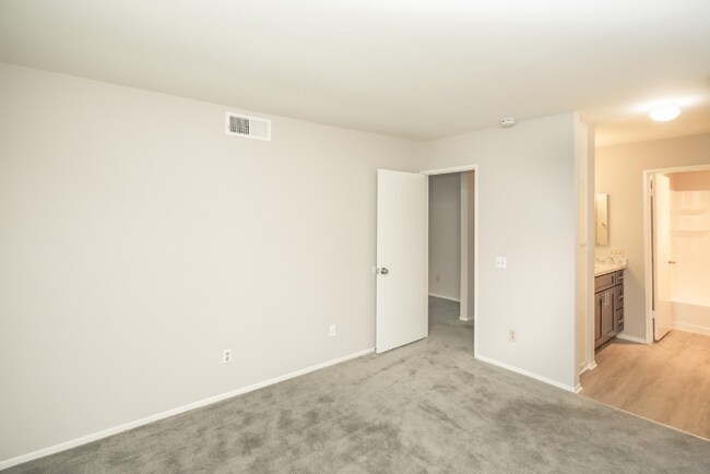 Building Photo - 8538 Summerdale Rd