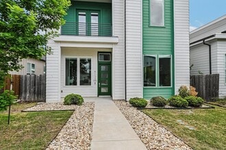 Building Photo - 6133 Florencia Ln