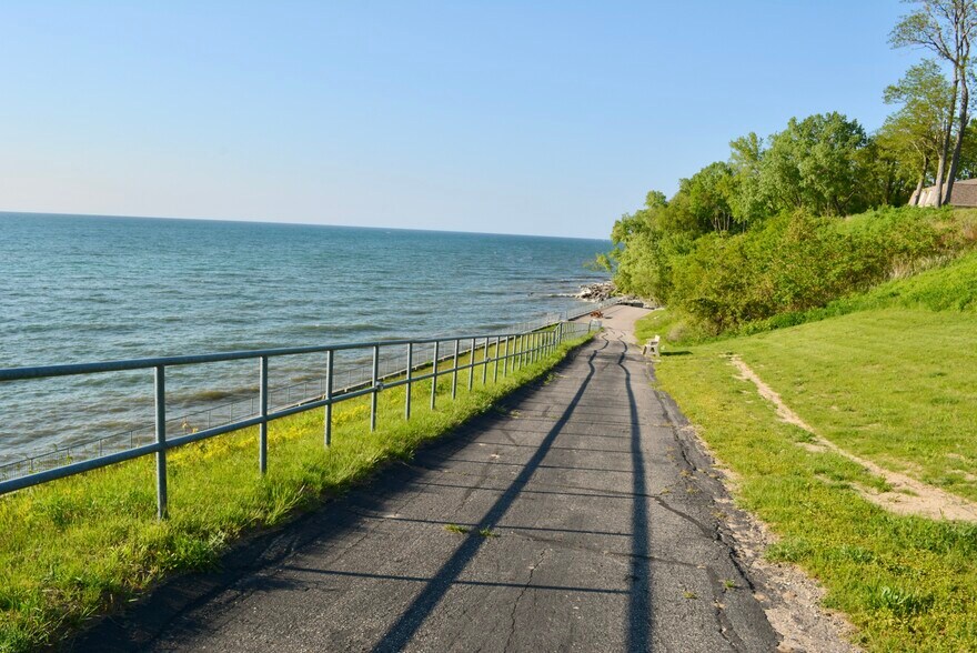 Primary Photo - 3616 Lakeshore Dr