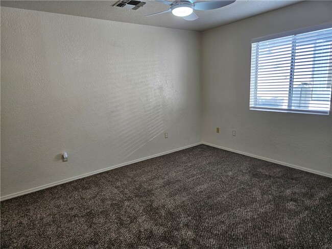 Building Photo - 813 Gemstone Ave