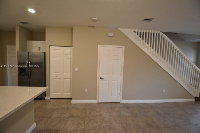 Building Photo - 1643 SW 28th St