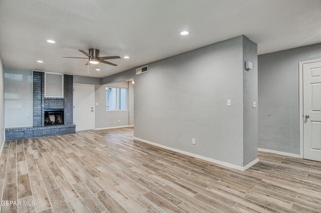 Building Photo - 6001 Morning Glory Cir