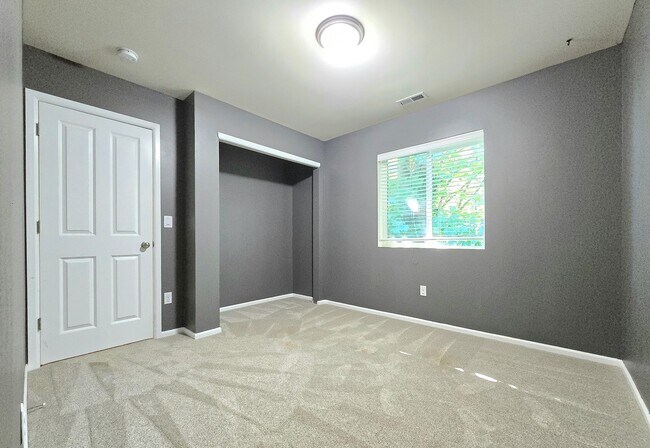 Building Photo - 4 Bedroom Home Available Now in Lake Stevens!