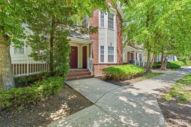 Building Photo - 141 Forest Dr