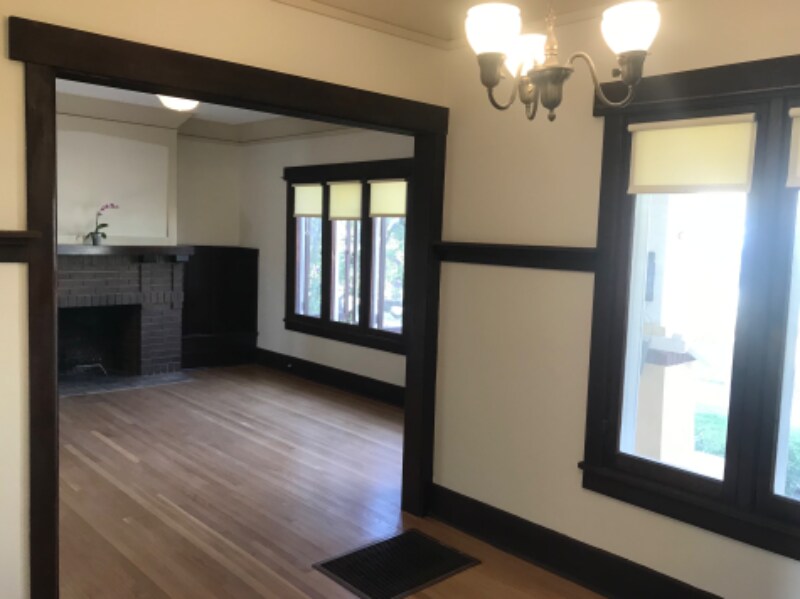 Building Photo - 380 Parke St