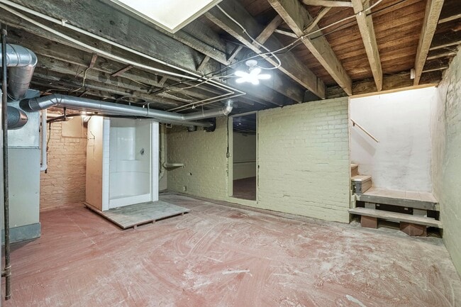 Building Photo - New THREE BED listing in Fort Wayne!