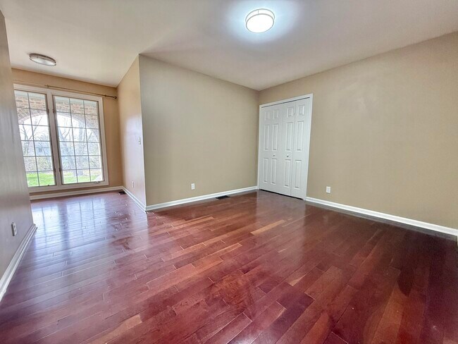 Building Photo - 2636 Shefman Terrace