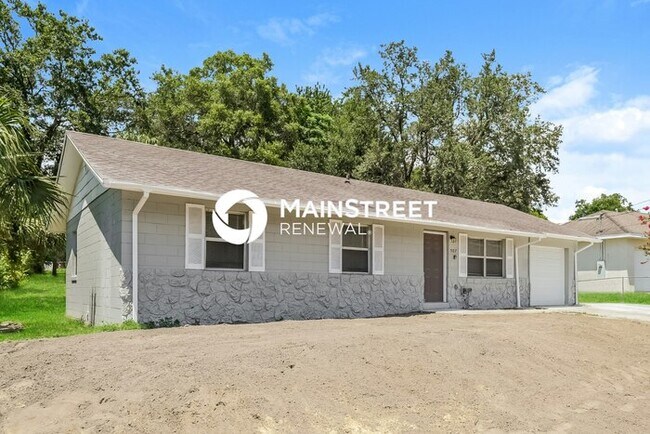 Building Photo - 3 Bedroom Pet-Friendly Home in APOPKA, FL with Main Street Renewal
