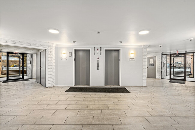 Building Photo - 5310 N Chester Ave