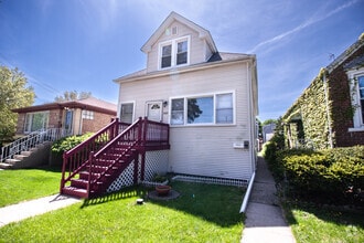 Building Photo - 5005 W Winnemac Ave