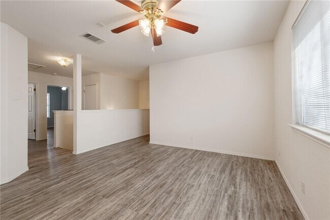 Building Photo - 102 Presidio Dr