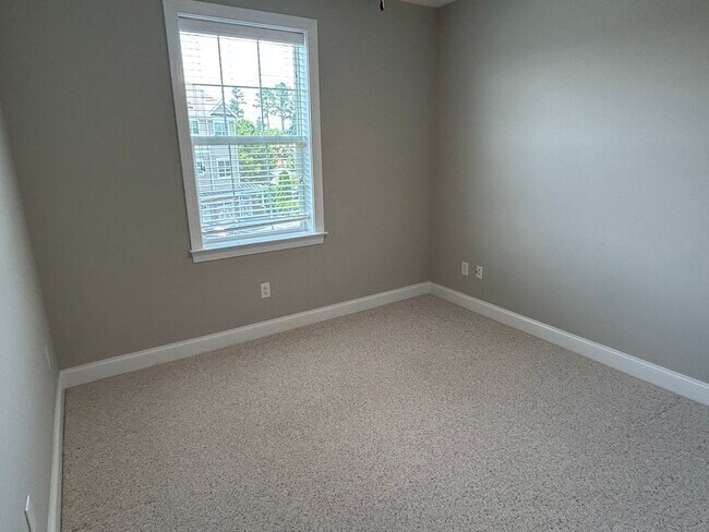 Building Photo - 2 Bedroom | 2 Bathroom Corner Unit Townhom...