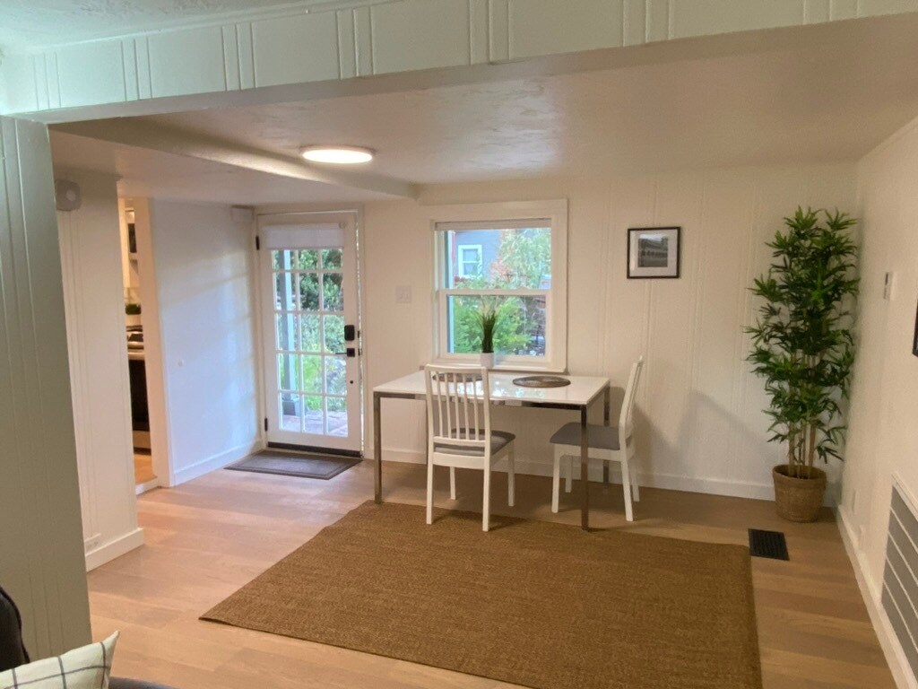 Living are - 735 Upland Rd