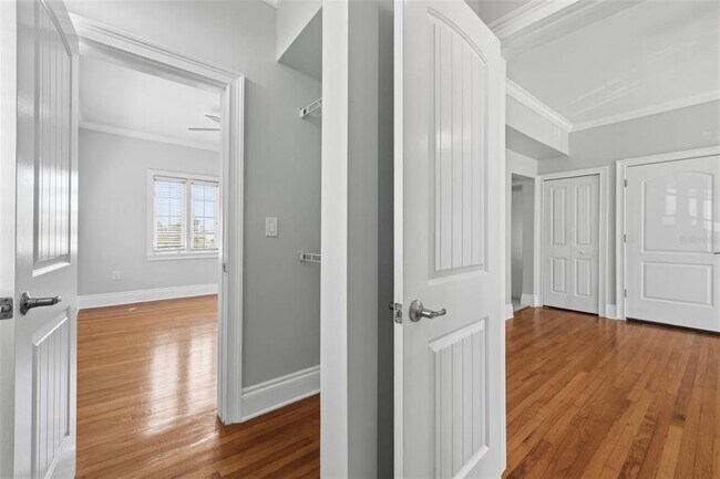 Building Photo - 2117 W Dekle Ave