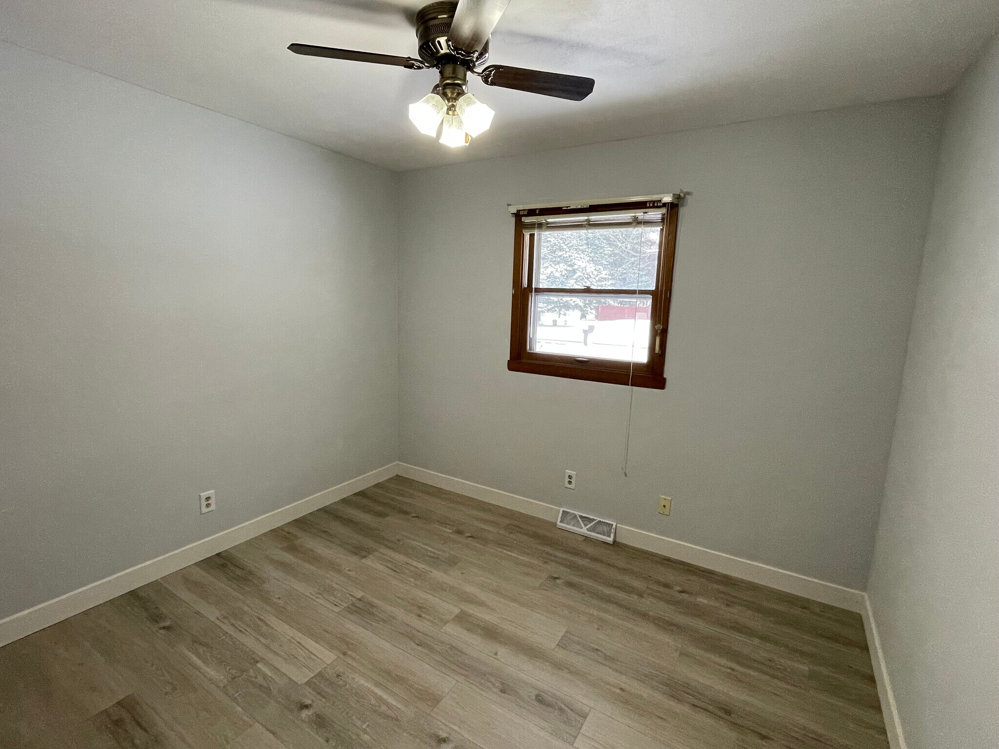 Building Photo - 1210 Woodridge Dr