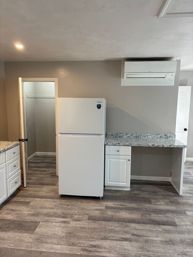 Building Photo - 1292C