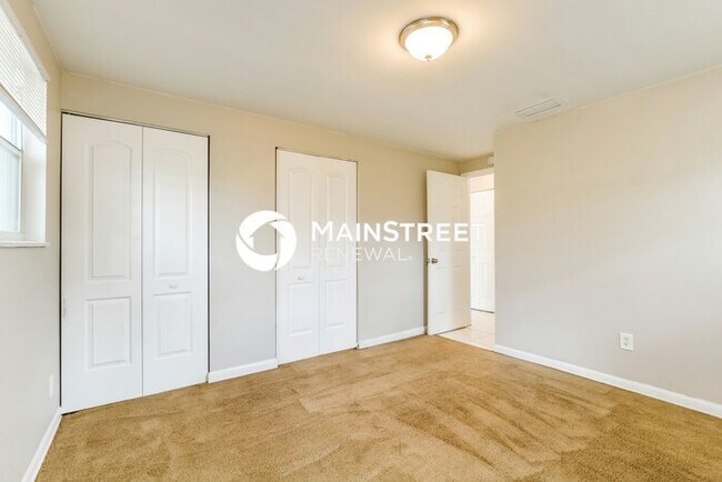 Building Photo - 3 Bedroom Pet-Friendly Home in Deltona, FL with Main Street Renewal