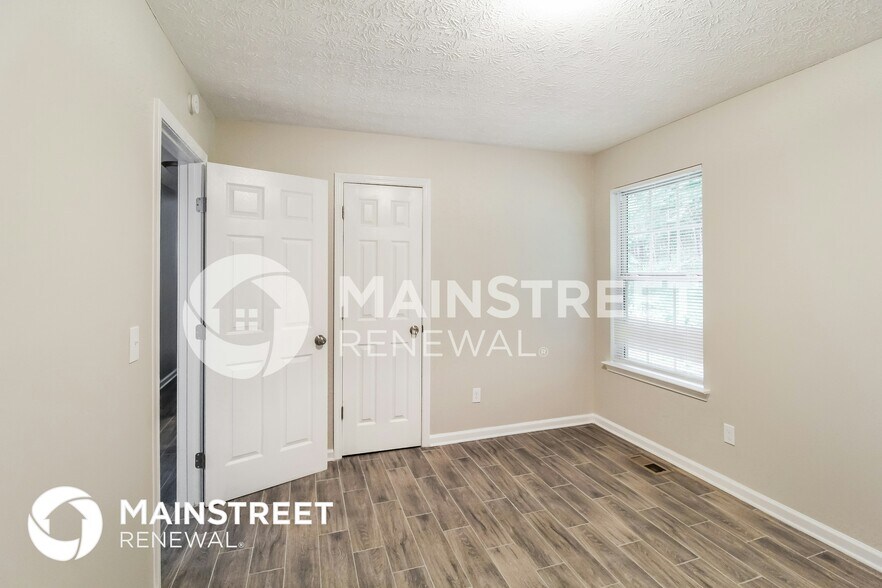 Building Photo - 6820 Summit View Dr