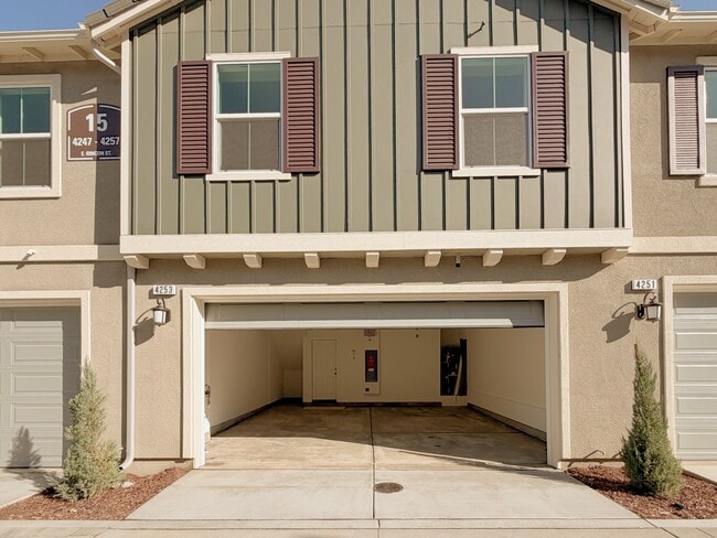 Building Photo - 4253 E Rincon St