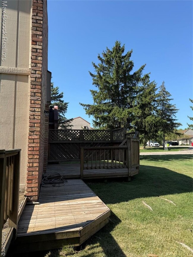 Building Photo - 3028 Moon Lake Dr