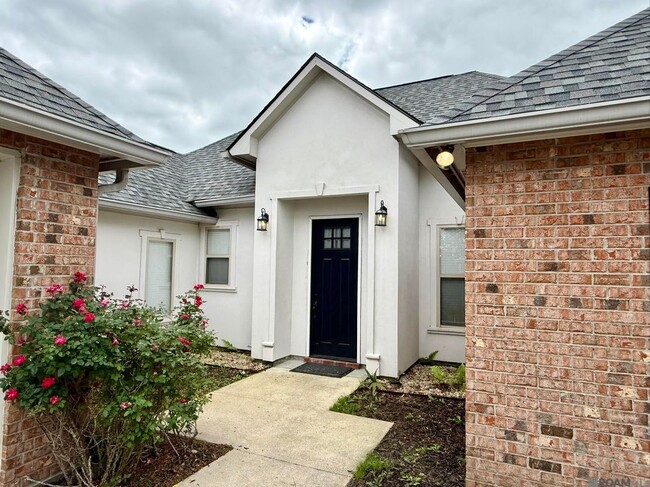 Building Photo - 10408 Springtree Ave