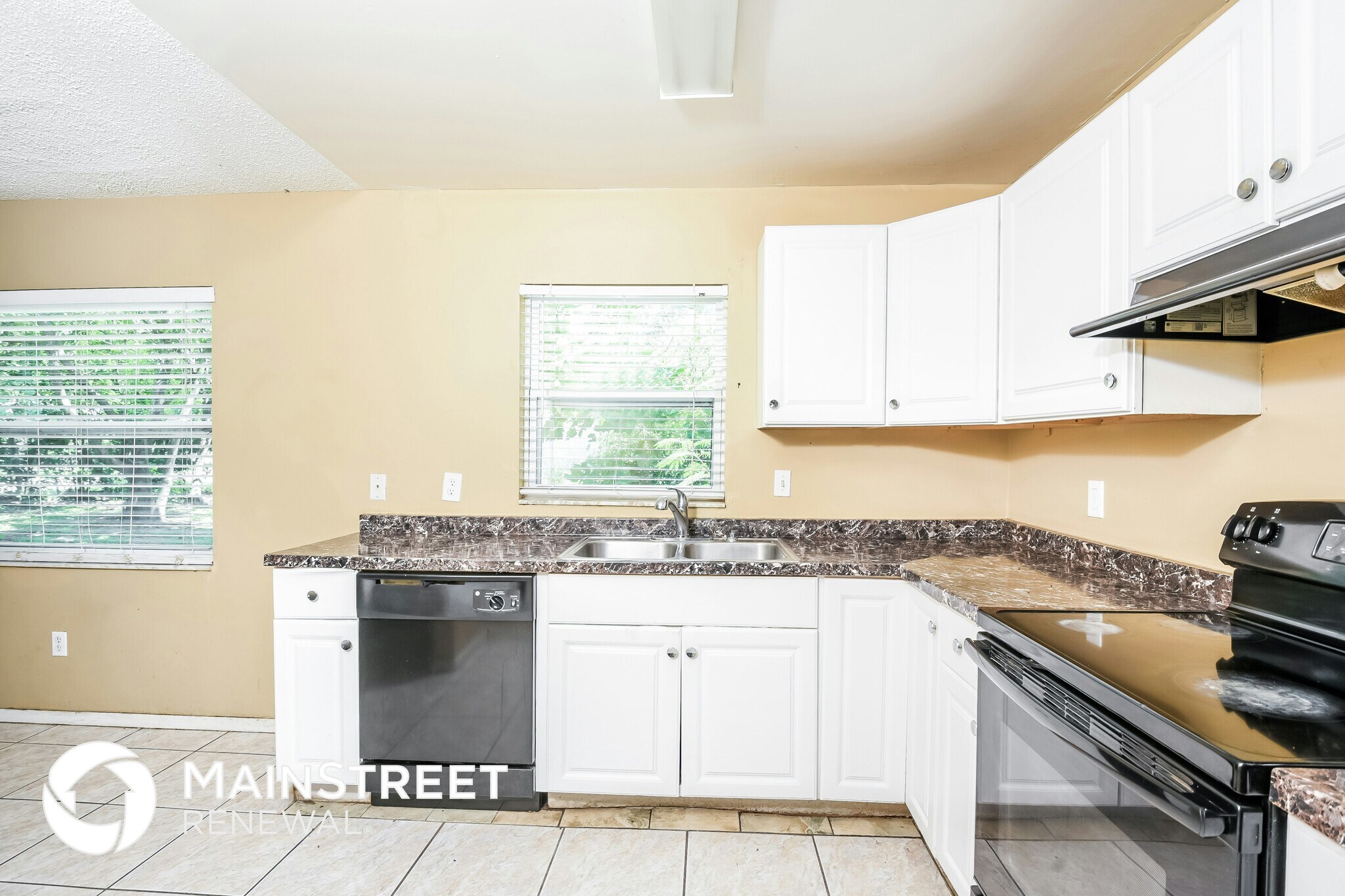 Building Photo - 402 W 17th St