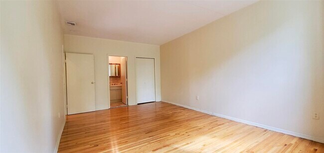 Building Photo - 227 Adams St