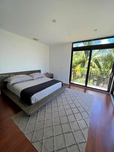 Building Photo - 909 NE 16th Terrace